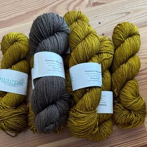 Magpie Domestic Worsted Yarn 
6 skeins 175 yds each & a bonus  color 200yds